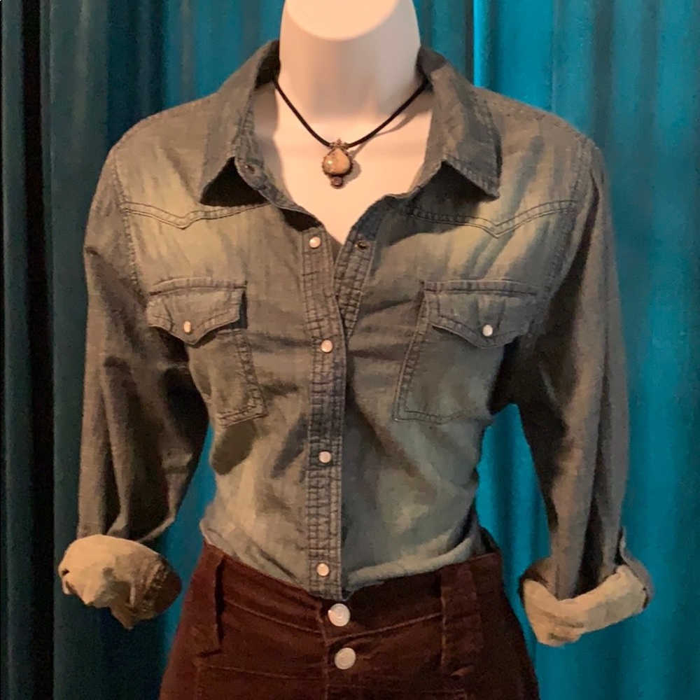 Arizona Jean Con Distressed denim western shirt.